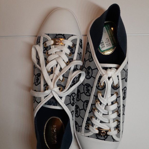 Michael Kors Bailee Logo Sneakers. - Picture 2 of 7